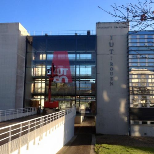 Pose microperforés sur verrire IUT de Rouen