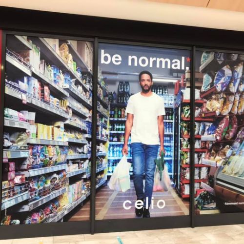 Pose adhésif sur façade magasin CELIO