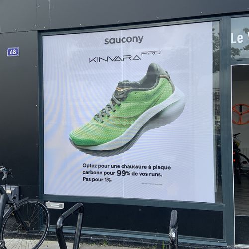 Posi microperforé magasin running Le Havre sur vitrine