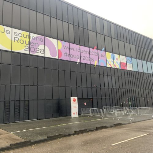 Production et pose microperforé sur façade Kindarena à Rouen pour Rouen Capitale Européenne de la Culture