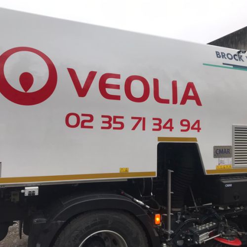 Pose adhésifs découpés sur balayeuse VEOLIA