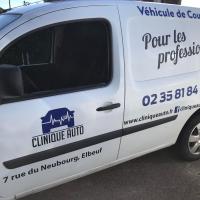 Pose adhésifs découpés sur camionnette CLINIQUE AUTO