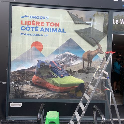Posi microperforé magasin running Le Havre sur vitrine